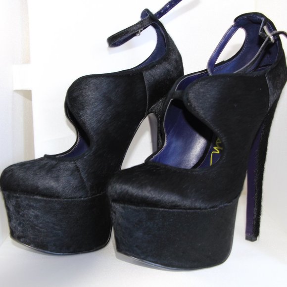 LONDON TRASH Black Pony Hair Heels Pump - Picture 5 of 9